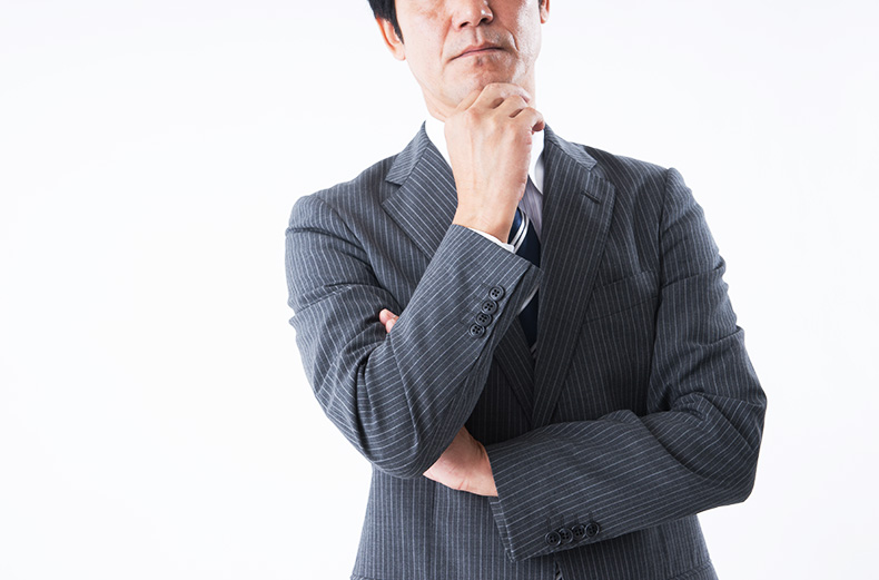 悩む男性